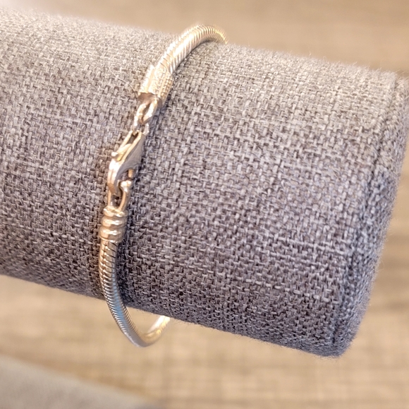 Chamilia Charm Bracelet. Fits Pandora Type Charms. 925 Sterling Silver. 7.5 in - Picture 4 of 6